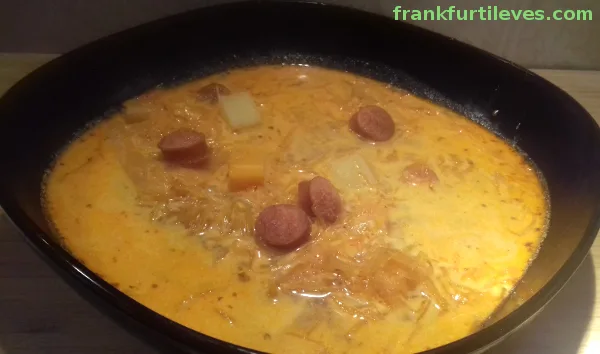 frankfurti leves savanyú káposztával, savanyú káposzta leves virslivel